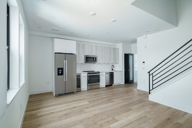 Building Photo - 930 N 2nd St