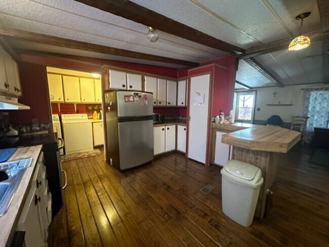 Building Photo - Nice 3 bedroom 2 Bath