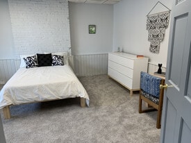 Building Photo - 415 S Main St