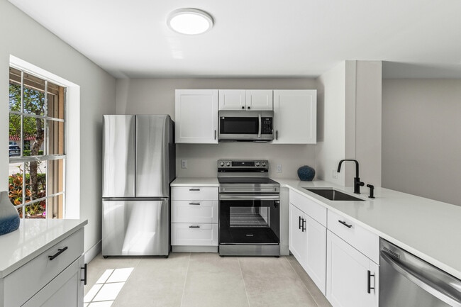 Building Photo - 733 Nantucket Cir