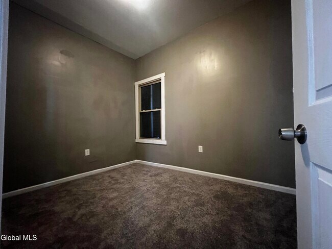 Building Photo - 57 5th Ave