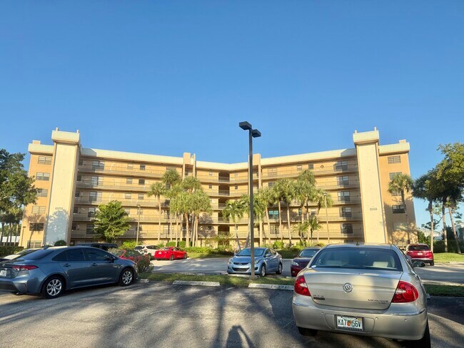 Building Photo - 4640 Lucerne Lakes Blvd W
