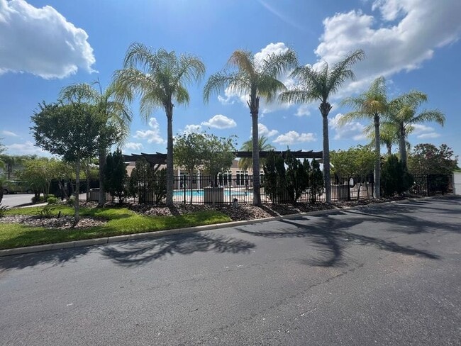 Building Photo - 8932 Shine Dr