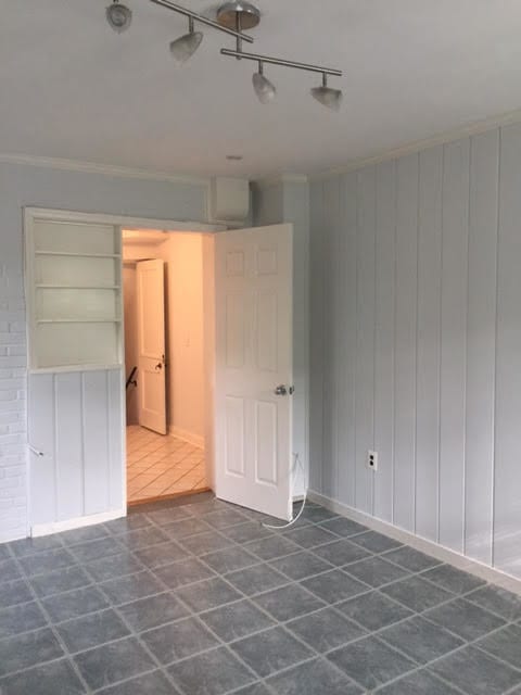 Building Photo - 633 N Nelson St