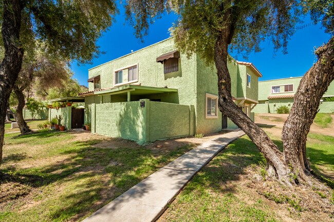 Building Photo - 10227 N 7th Pl
