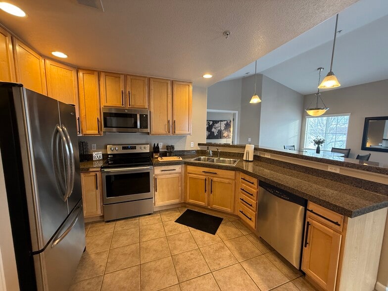 Kitchen - 6253 Kilmer Loop