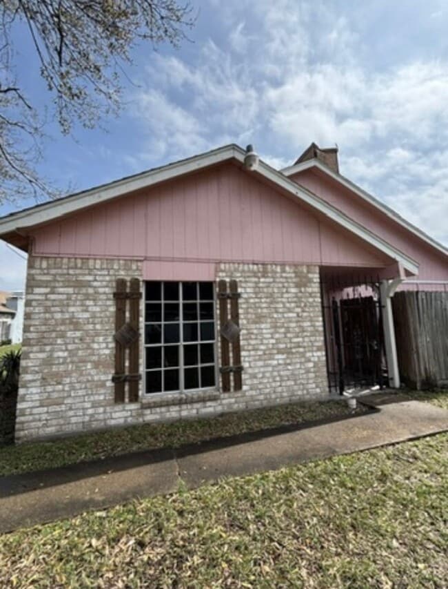Building Photo - 12347 W Village Dr