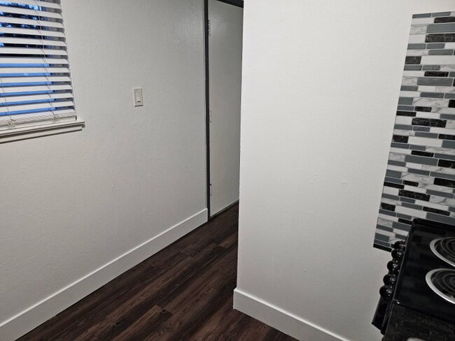 Building Photo - 617 S 9th St