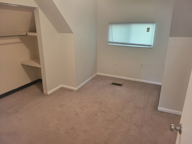 Bedroom 2 - 1043 S Trenton Ave