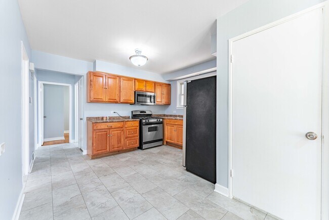 Building Photo - 4507 S Leamington Ave