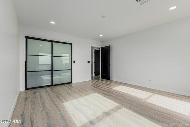 Building Photo - 6111 Victoria Dr