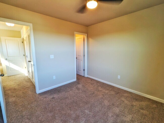 Building Photo - Paired Townhome in Chapel Heights