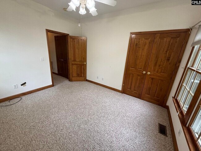 Building Photo - 527 Superior Cir