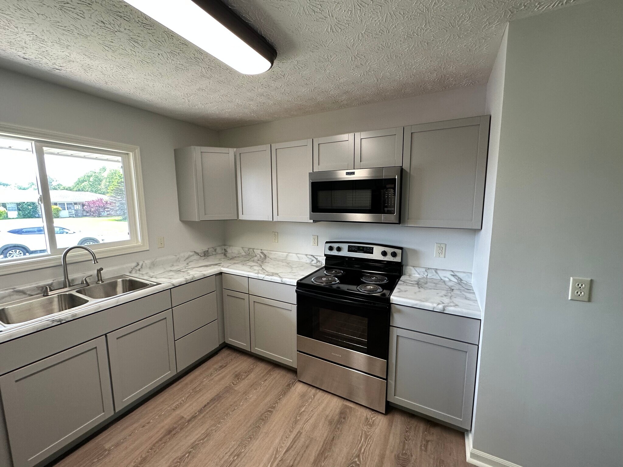 Building Photo - 1227 Hacienda Dr