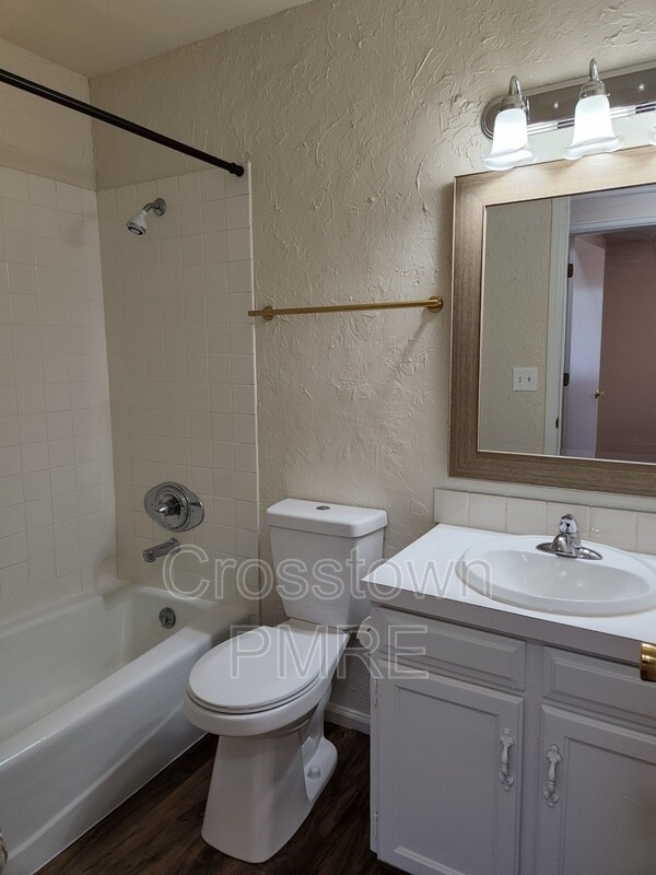 Building Photo - 4325 W 23rd St