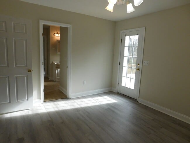 Building Photo - 273 Scott Farm Ln