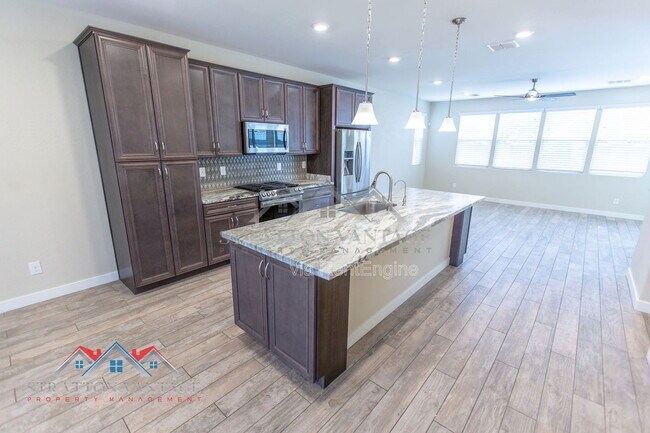 Building Photo - 2095 S Saguaro Dr