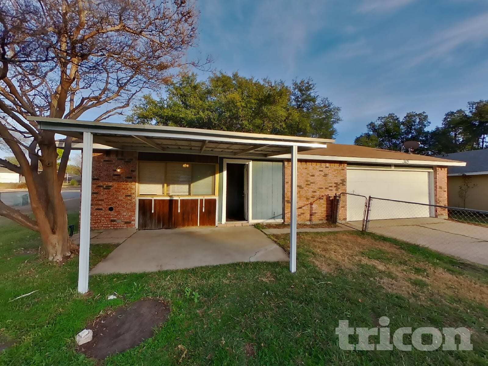 Building Photo - 345 Ivy Way