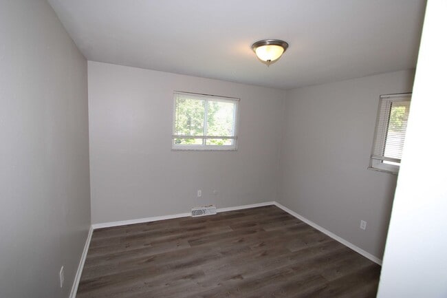 Building Photo - Beautiful 3 Bedroom 1 and a Half Bath Home