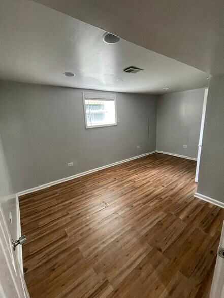 Building Photo - 1436 E 71st Pl