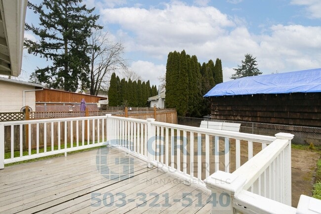 Building Photo - Spacious Craftsman Home - Huge Lot - N Portland!