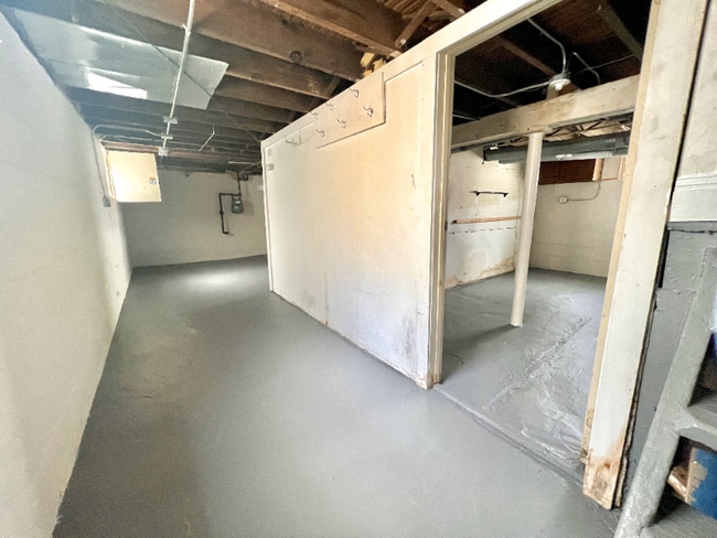 Building Photo - 11710 Longmead Ave