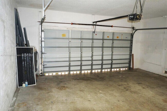 Building Photo - 2202 SE 17th Ave