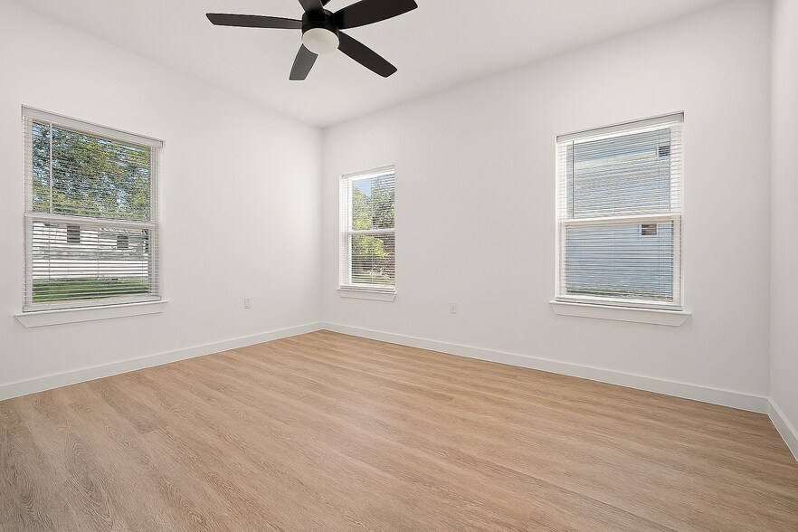 Building Photo - 413 Bay Shore Ave