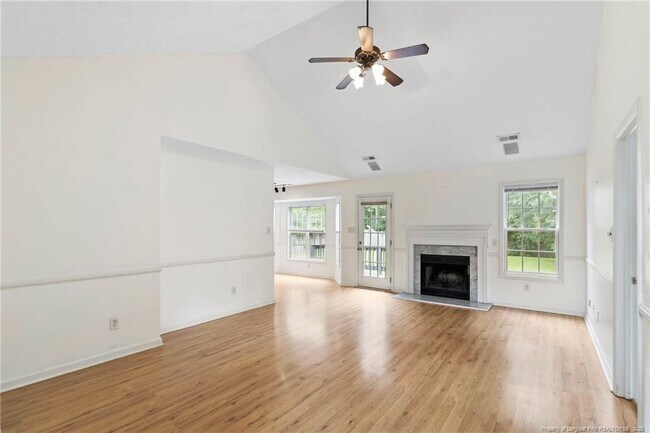 Building Photo - 111 Silverberry Ct