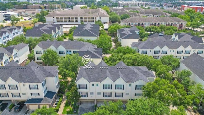 Building Photo - 9200 Westheimer Rd
