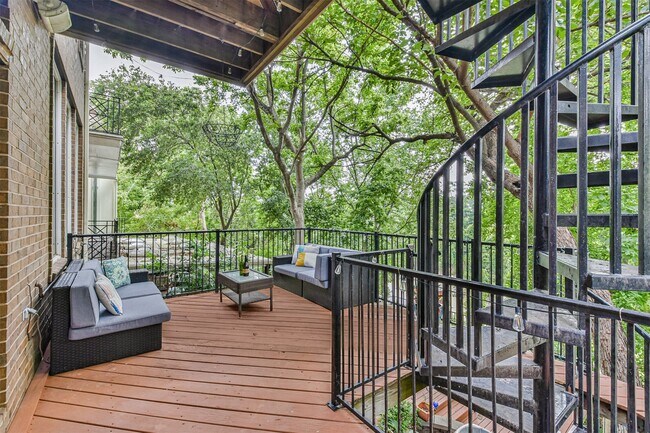 Building Photo - 4736 Post Oak Timber Dr
