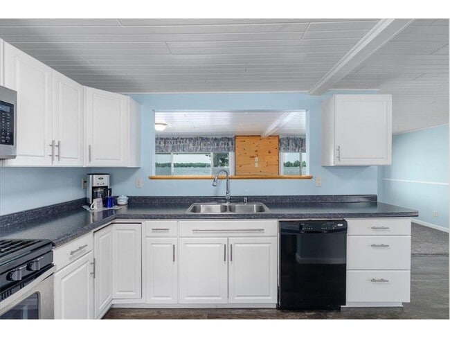 Building Photo - 773 US-63