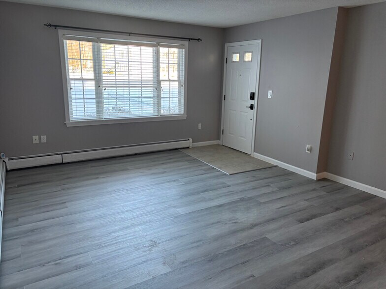 Building Photo - 504 Springbrook Cir