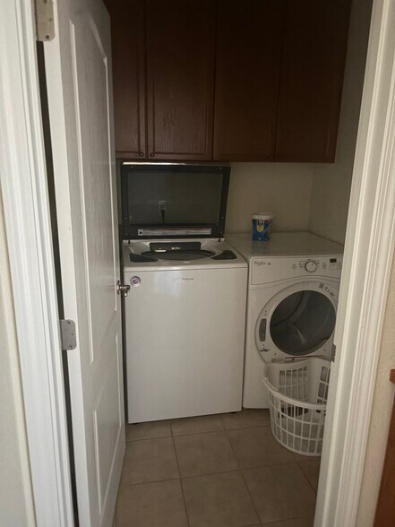 Building Photo - 3576 Husch Way