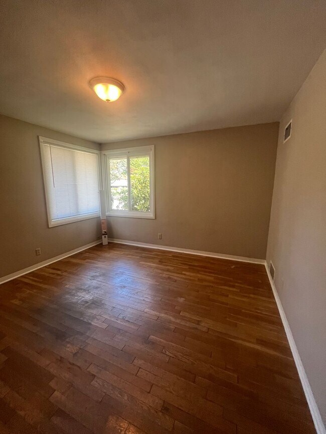 Building Photo - 3-Bedroom 1-Bathroom home in Eugene