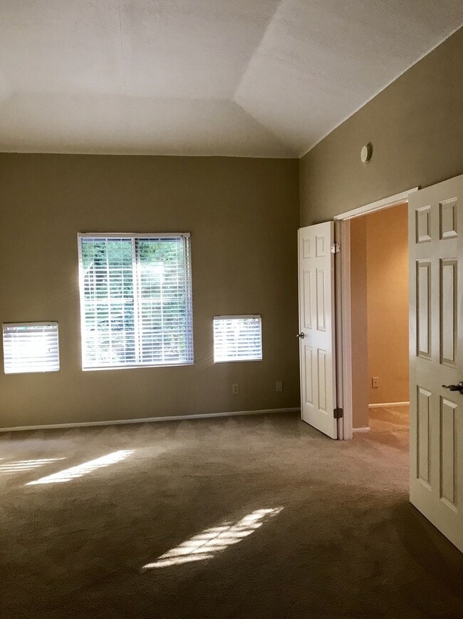 Building Photo - San Roque 3 Bedroom Townhouse - Available Late January