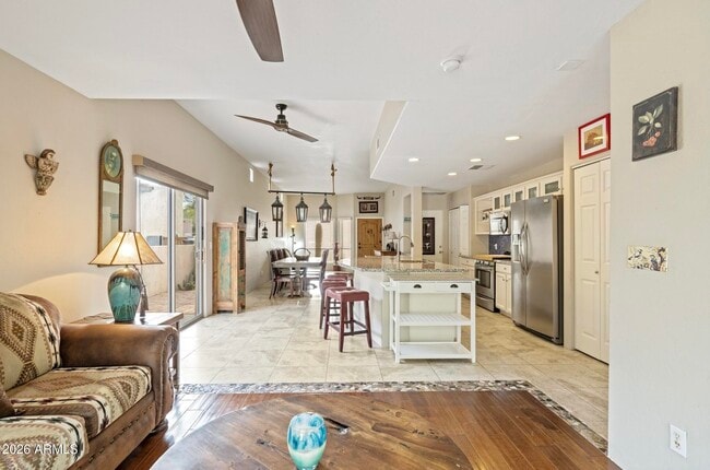 Building Photo - 6016 E Rancho Manana Blvd