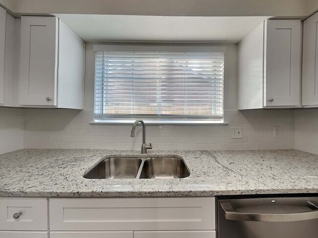 Building Photo - 16811 Tranquil Dr