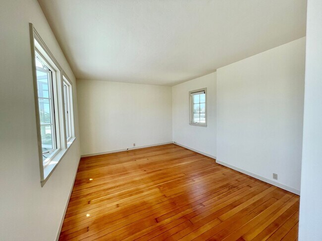 Building Photo - Bright and Airy 2 Bedroom Penthouse in the...