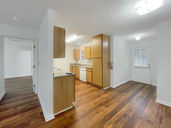 Building Photo - Single Level Home************Beautiful 1 Bedroom Villa************Brick Building