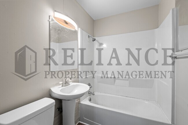 Building Photo - 224 Grover Ave