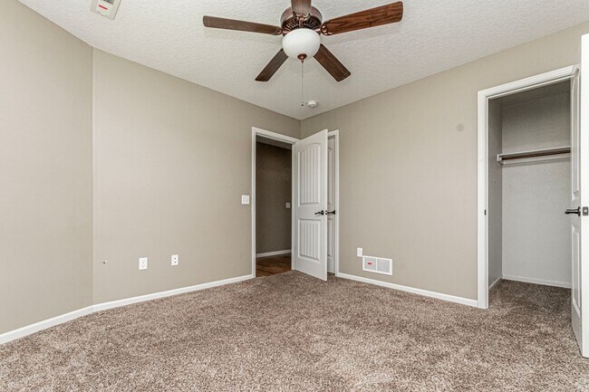 Building Photo - Duplex in Prairie Lakes