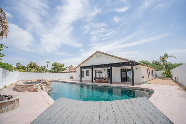 Building Photo - 45150 Birchcrest Cir