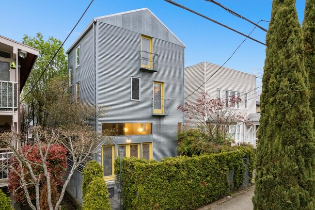 Building Photo - 213 11th Ave E