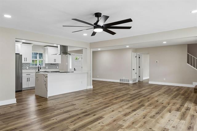 Building Photo - 8635 Strathmore Dr