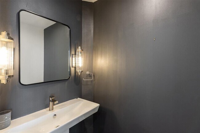 Building Photo - 501 West Ave