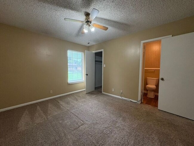 Building Photo - Available Now! Charming 2 Bed, 2 Bath Dupl...