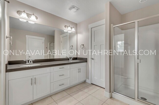 Building Photo - 1638 E Aspen Loop