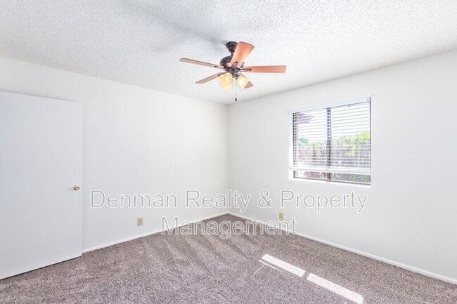 Building Photo - 415 N 64th Pl