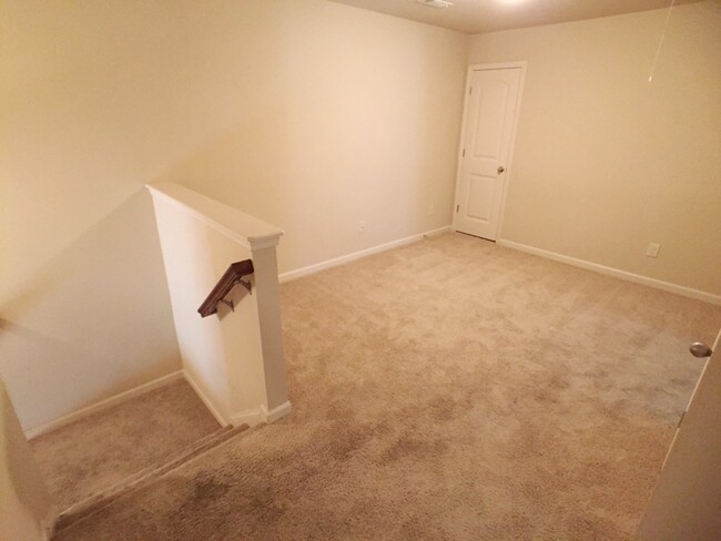 Building Photo - Modern 3BR Townhome - Swim/Tennis and More!